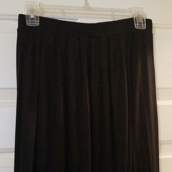 4/$20 Tulip cut black maxi skirt - Picture 1 of 3